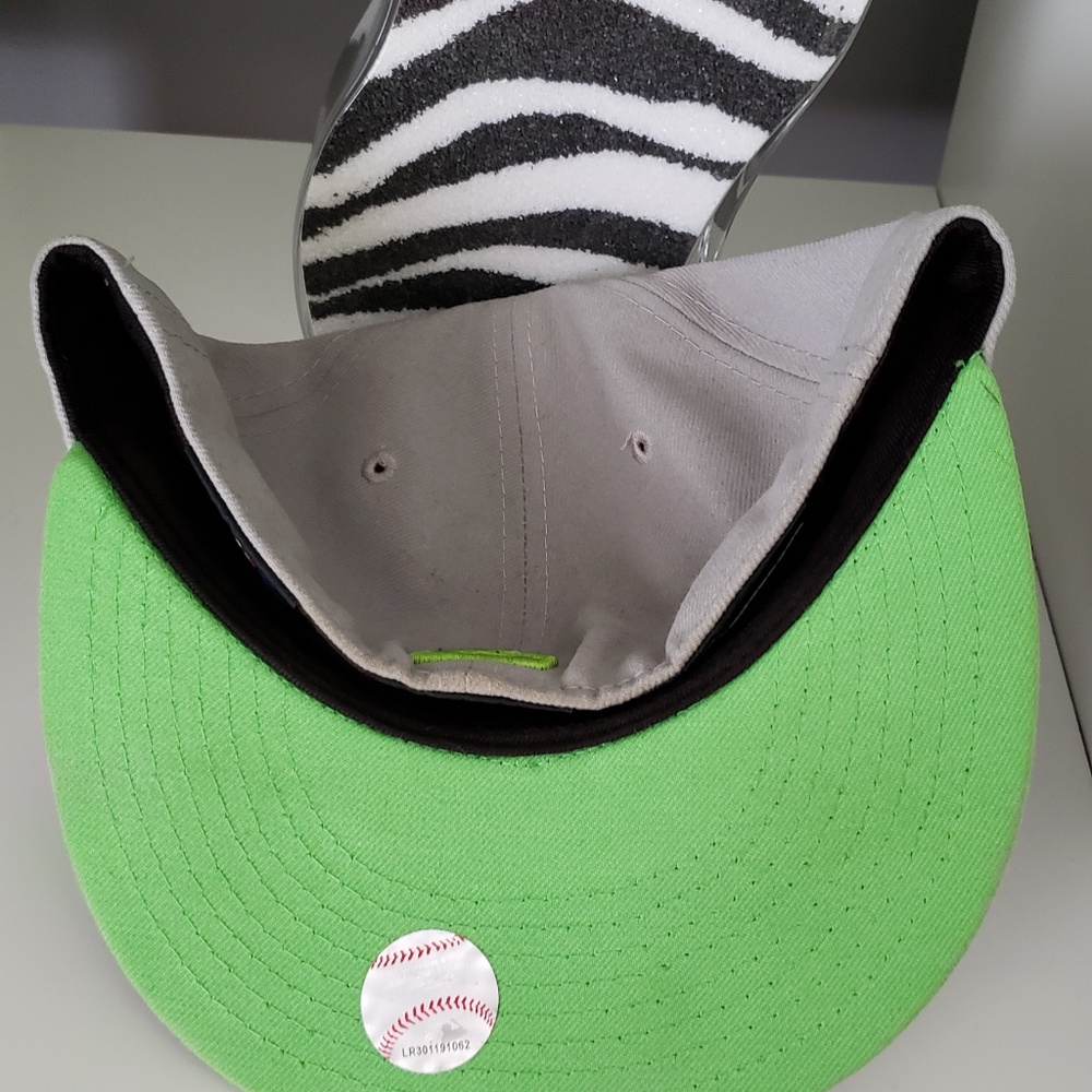 Jordan boots & new era hat - Picture 8 of 8
